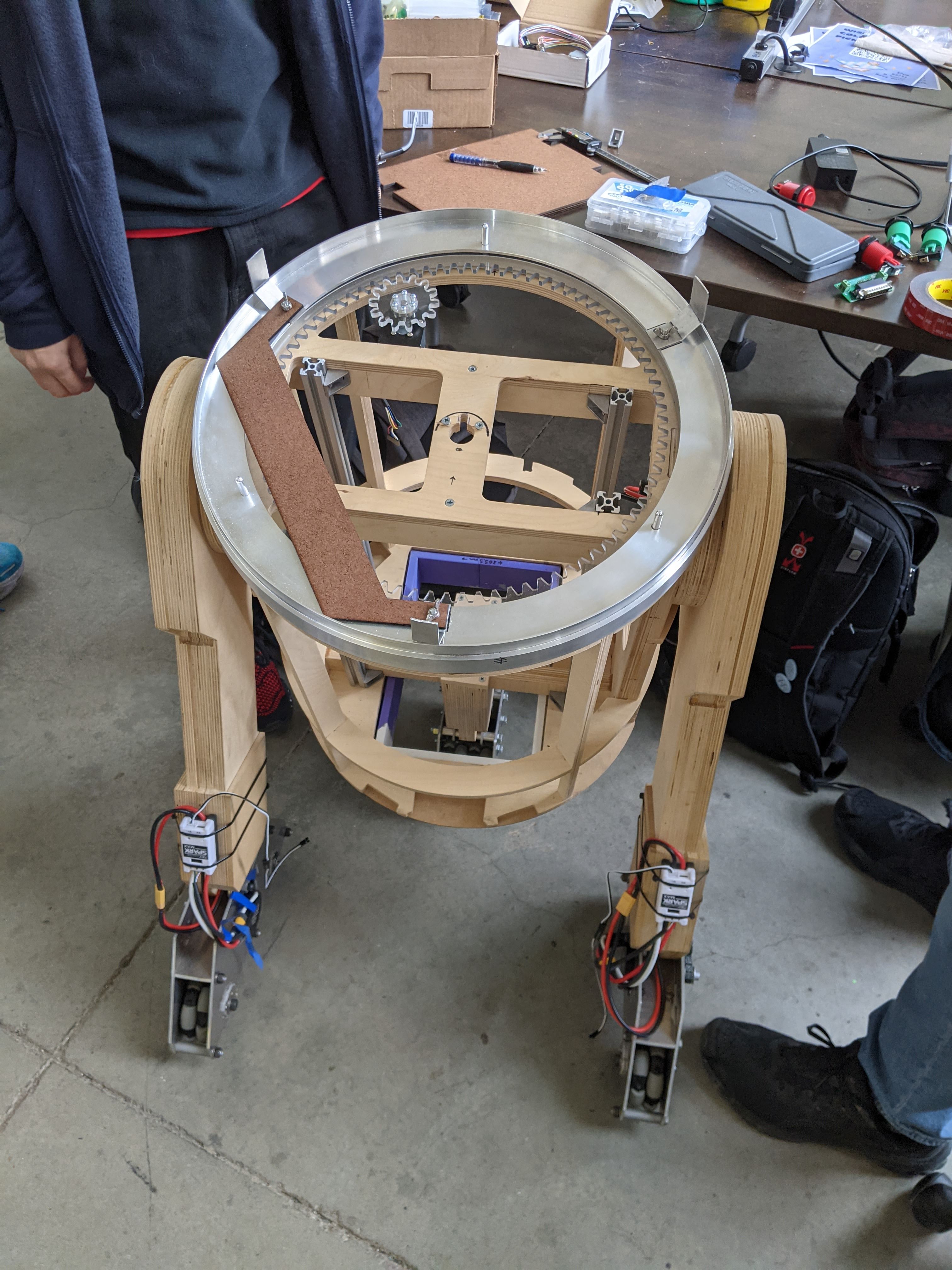 A top down view of the inside of the astromech's head